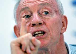 Illustration for article titled Eight Photos Of Jerry Jones